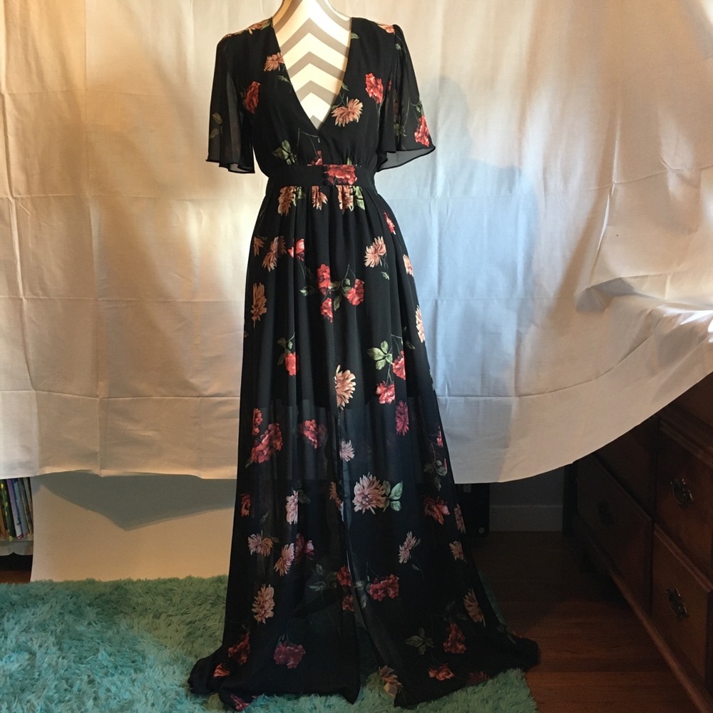 Strut&Bolt Women's Black Maxi Bold floral Print V neckline dress Sz S
